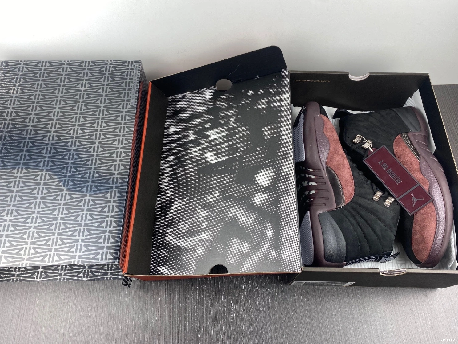 - 12 DV6989-001 Black Maniére A Ma Jordan Retro 0501